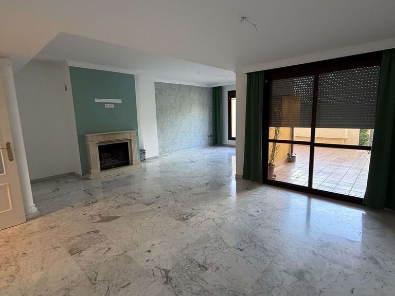 Villa for Sale in Marbella, Malaga 8