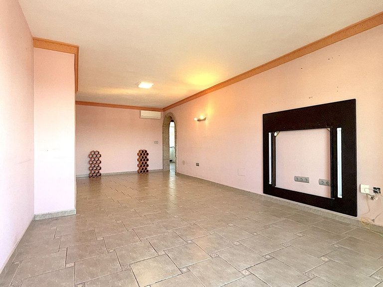 Apartment for Sale in Los Pacos, Malaga 3