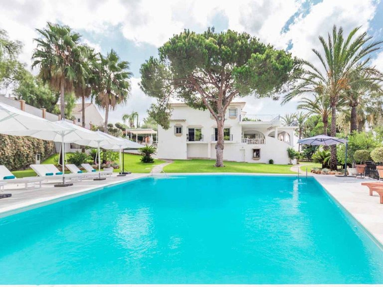 Villa for Sale in Río Real, Malaga 1
