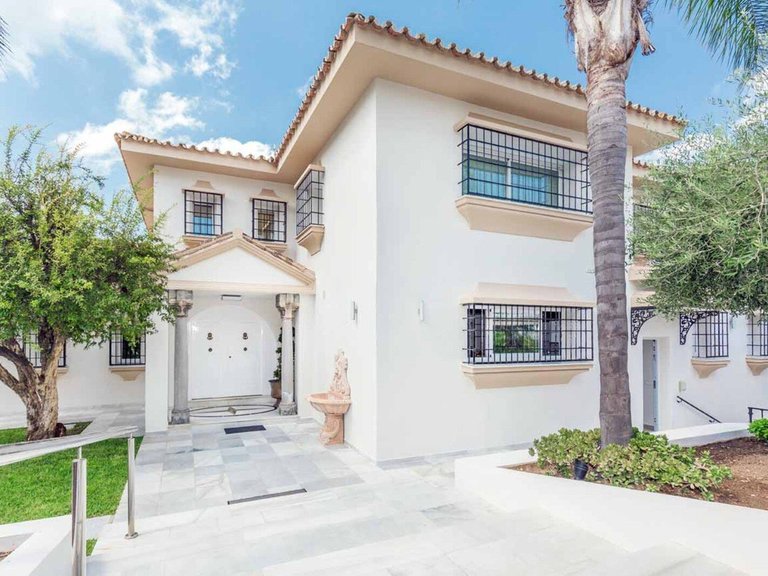 Villa for Sale in Río Real, Malaga 2
