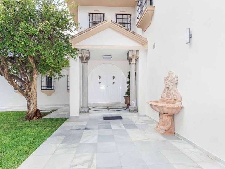 Villa for Sale in Río Real, Malaga 29