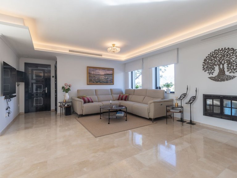Villa for Sale in Elviria, Malaga 10