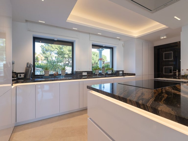 Villa for Sale in Elviria, Malaga 6