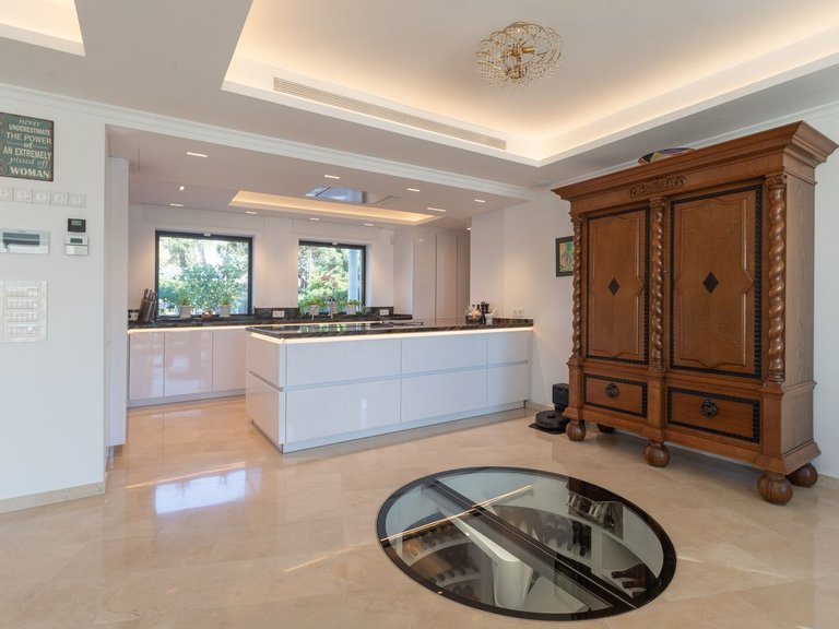 Villa for Sale in Elviria, Malaga 8