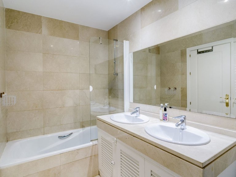 Apartment for Sale in Los Arqueros, Malaga 7