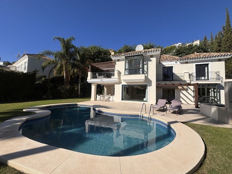 Villa for Sale in Benahavís, Malaga 1