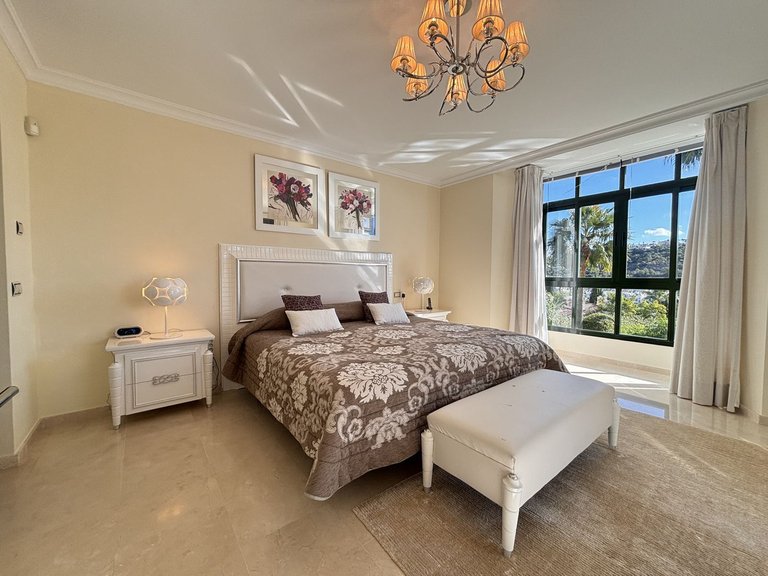 Villa for Sale in Benahavís, Malaga 11