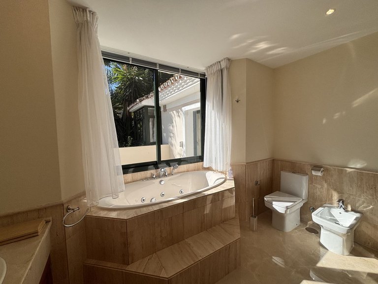 Villa for Sale in Benahavís, Malaga 12