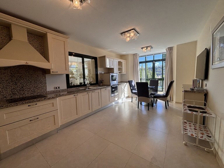 Villa for Sale in Benahavís, Malaga 9