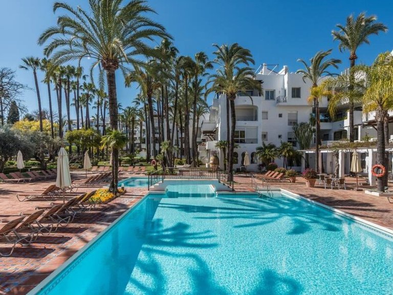 Apartment for Sale in Puerto Banús, Malaga 1