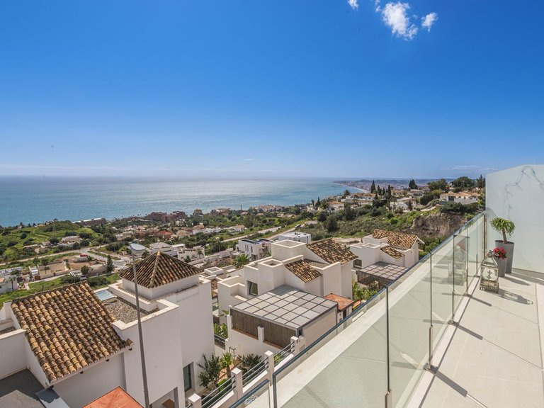 Apartment for Sale in Benalmadena, Malaga 1