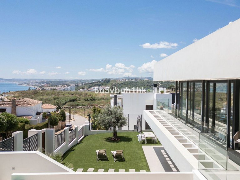 Villa for Sale in Estepona, Malaga 1