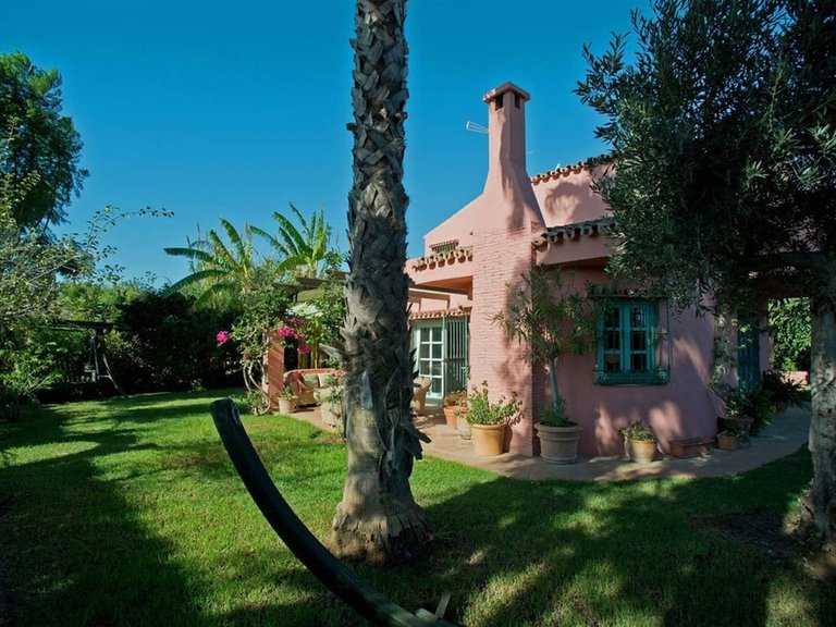 Villa for Sale in Estepona, Malaga 1