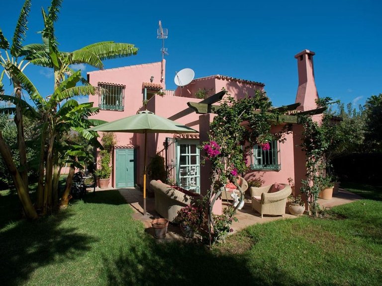 Villa for Sale in Estepona, Malaga 2