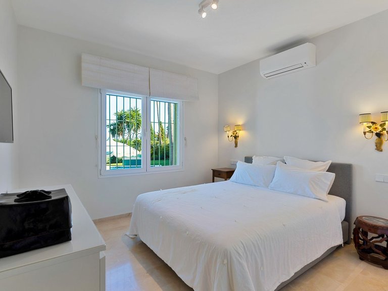 Villa for Sale in El Paraiso, Malaga 10