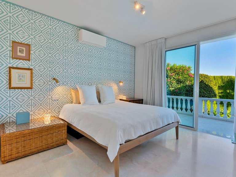 Villa for Sale in El Paraiso, Malaga 15