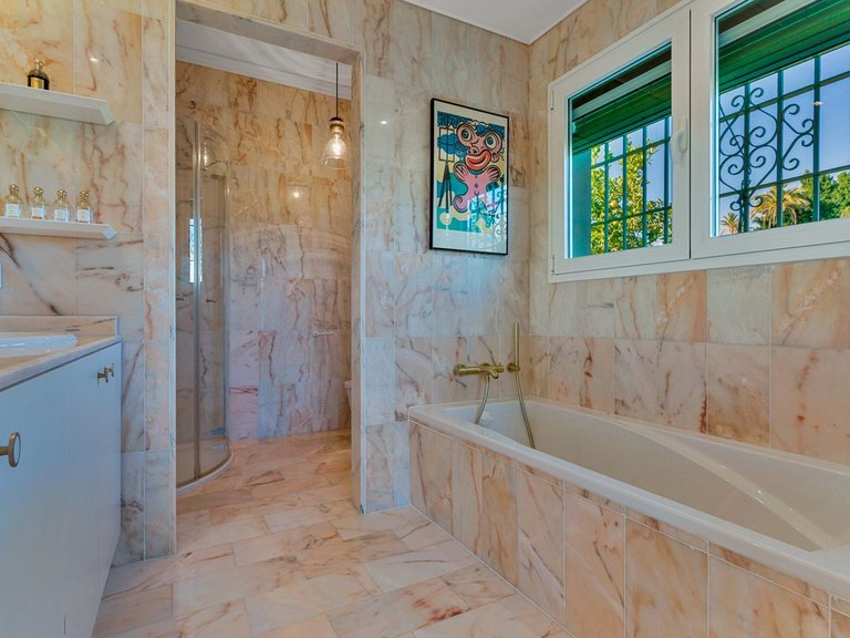 Villa for Sale in El Paraiso, Malaga 17