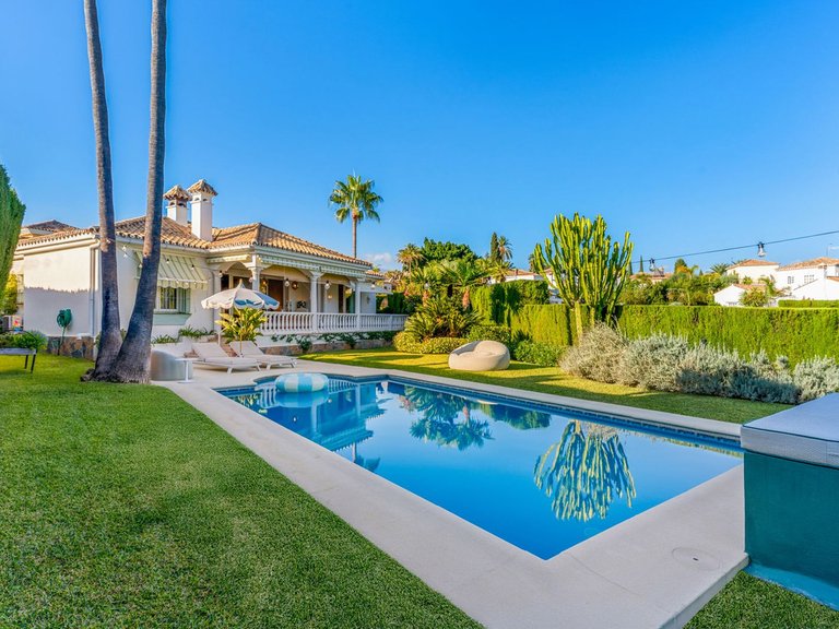 Villa for Sale in El Paraiso, Malaga 21