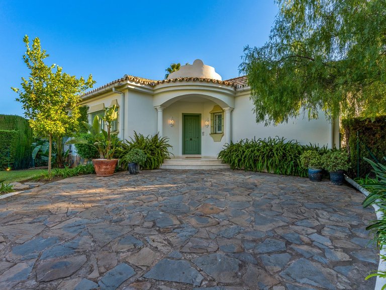 Villa for Sale in El Paraiso, Malaga 24