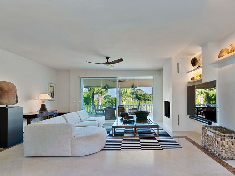 Villa for Sale in El Paraiso, Malaga 3
