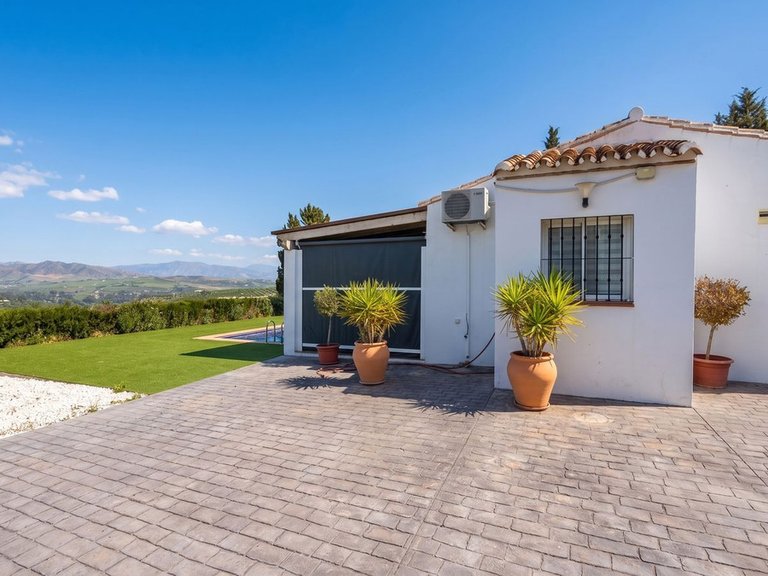 Villa for Sale in Coín, Malaga 3