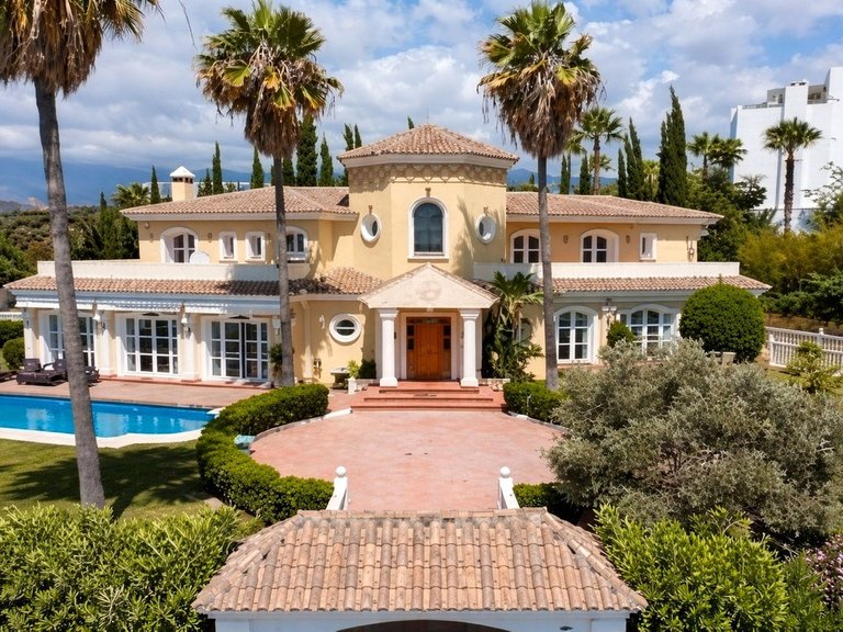 Villa for Sale in Selwo, Malaga 1