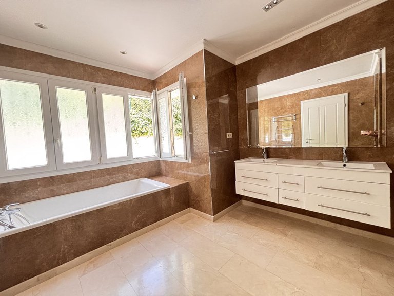 Villa for Sale in Selwo, Malaga 19