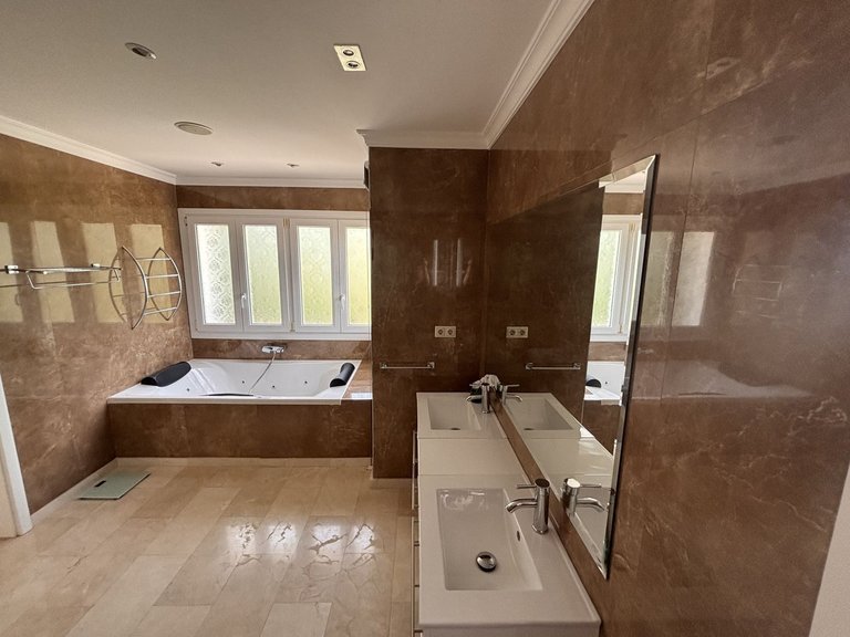 Villa for Sale in Selwo, Malaga 20
