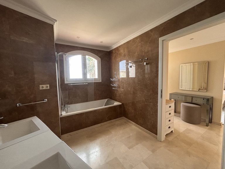 Villa for Sale in Selwo, Malaga 21