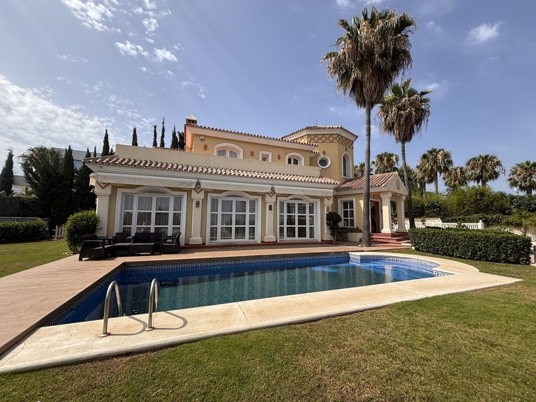 Villa for Sale in Selwo, Malaga 29