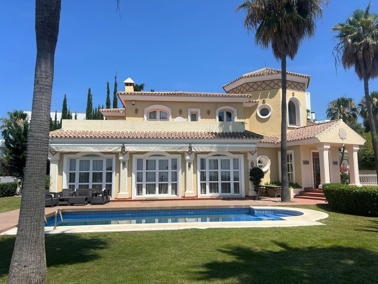 Villa for Sale in Selwo, Malaga 30