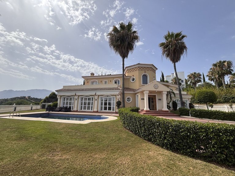Villa for Sale in Selwo, Malaga 4