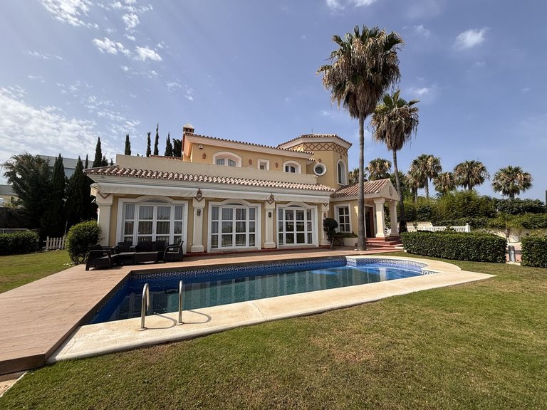 Villa for Sale in Selwo, Malaga 7