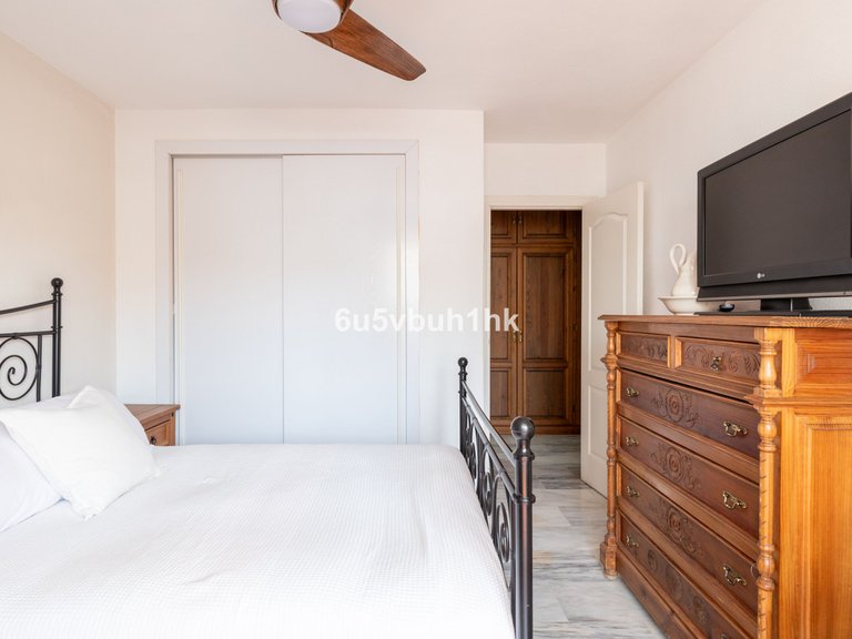 Apartment for Sale in Las Lagunas, Malaga 10