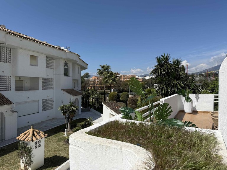 Apartment for Sale in Nueva Andalucía, Malaga 17