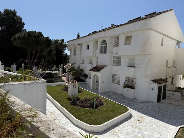 Apartment for Sale in Nueva Andalucía, Malaga 18