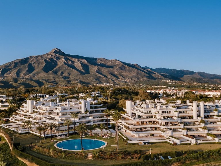 Apartment for Sale in The Golden Mile, Malaga 1