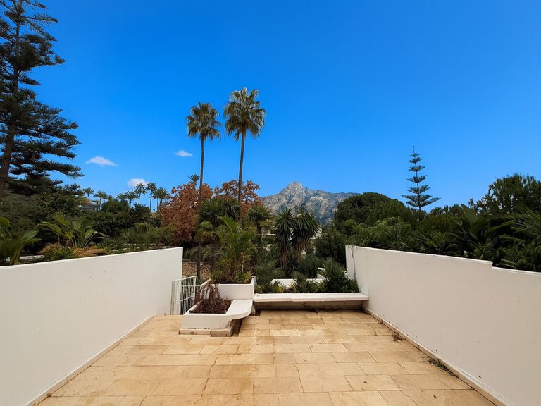 Apartment for Sale in The Golden Mile, Malaga 12