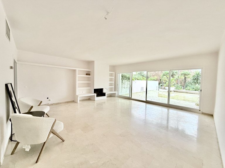 Apartment for Sale in The Golden Mile, Malaga 3