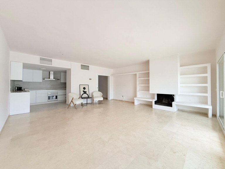Apartment for Sale in The Golden Mile, Malaga 4