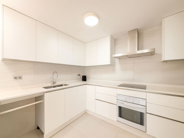 Apartment for Sale in The Golden Mile, Malaga 5