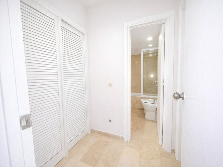 Apartment for Sale in The Golden Mile, Malaga 8