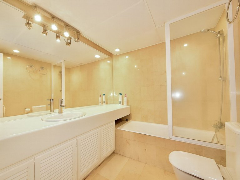 Apartment for Sale in The Golden Mile, Malaga 9