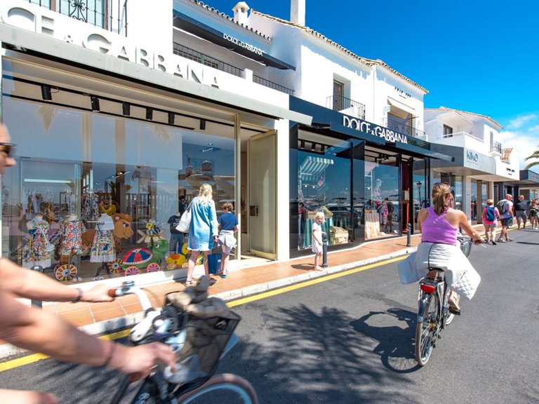 Apartment for Sale in The Golden Mile, Malaga 1
