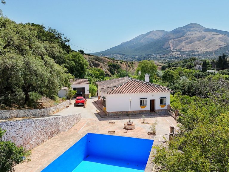 Villa for Sale in Alhaurín El Grande, Malaga 3