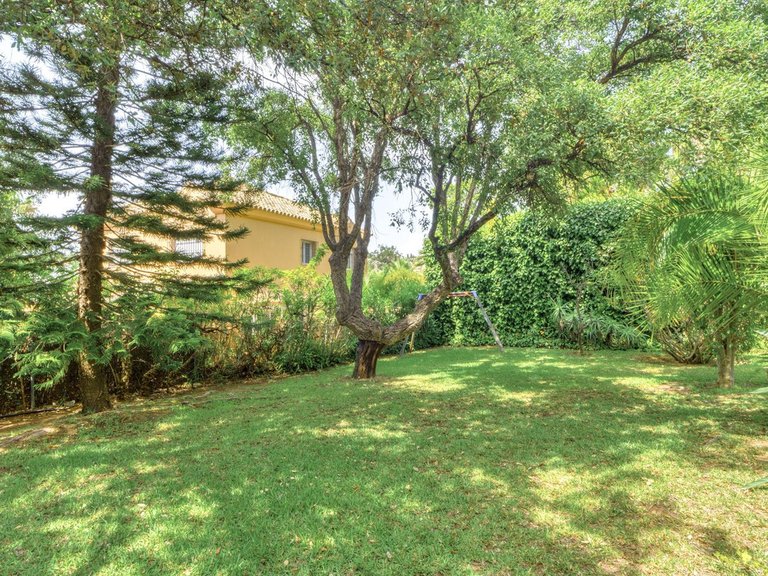 Villa for Sale in El Rosario, Malaga 17