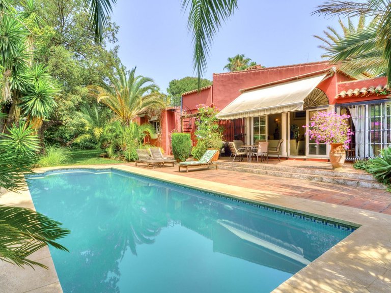 Villa for Sale in El Rosario, Malaga 2