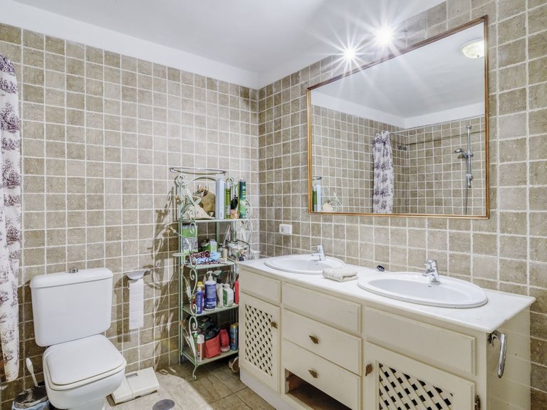 Villa for Sale in El Rosario, Malaga 28