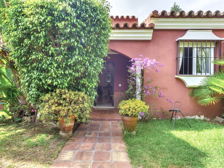 Villa for Sale in El Rosario, Malaga 37