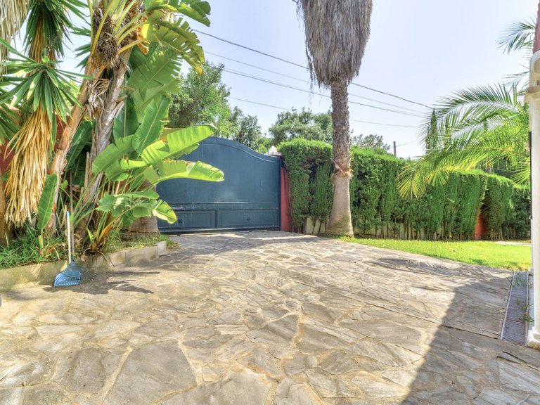 Villa for Sale in El Rosario, Malaga 38
